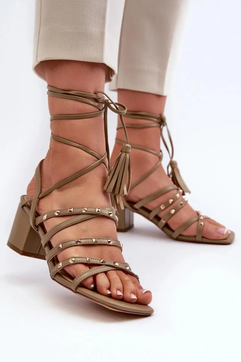 Wiązane Sandały Na Niskim Obcasie Ozdobione Ćwiekami Zielone Chrisele