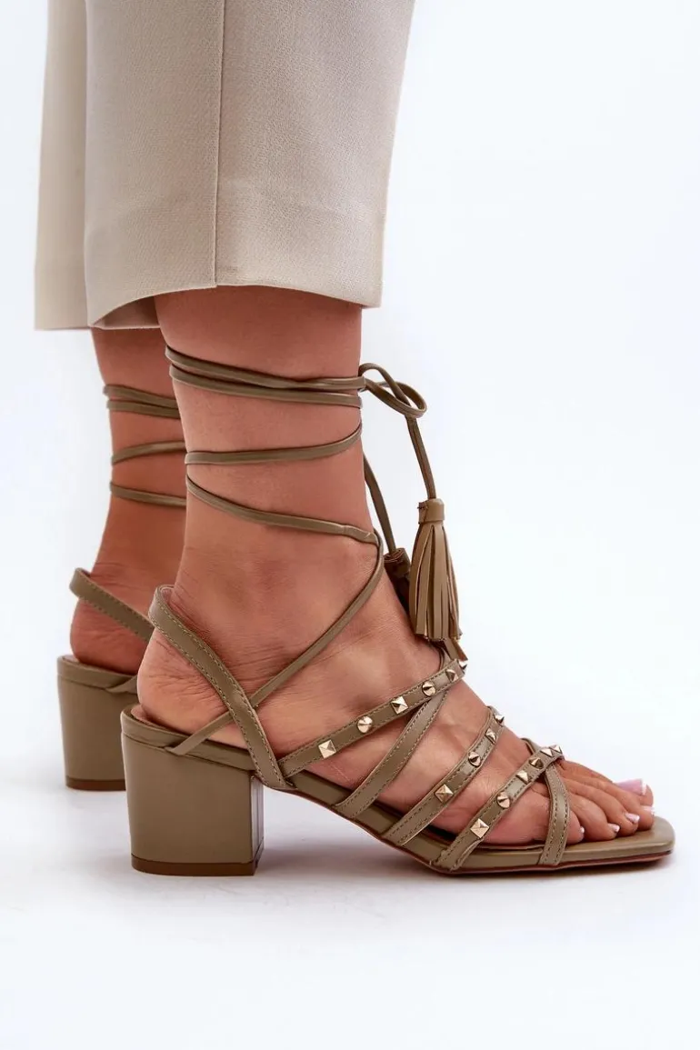 Wiązane Sandały Na Niskim Obcasie Ozdobione Ćwiekami Zielone Chrisele