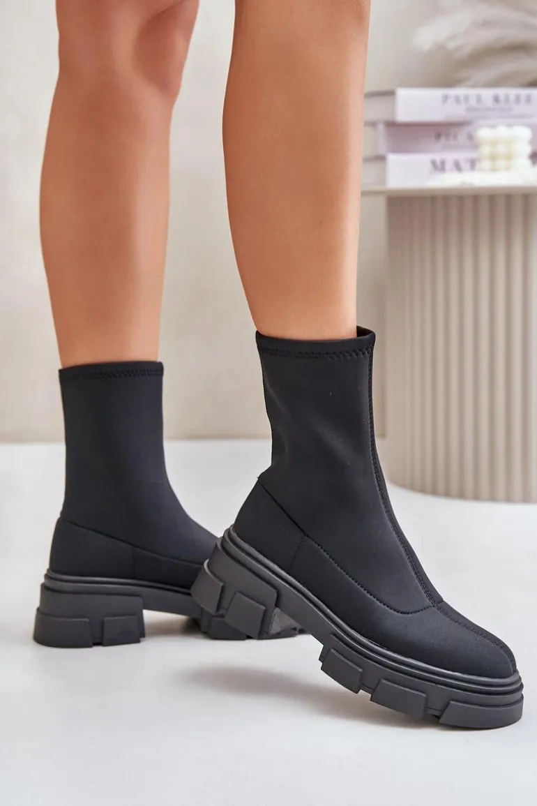 Wsuwane Botki Na Płaskim Obcasie Czarne Ravendria