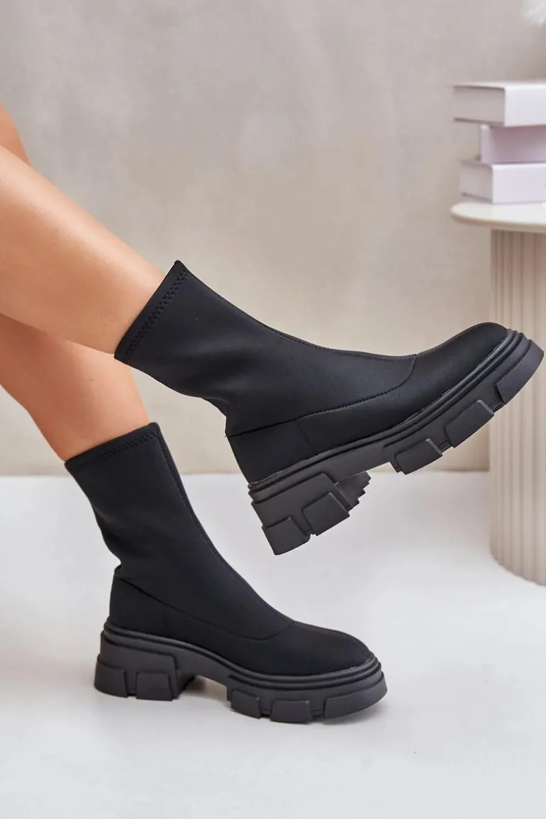 Wsuwane Botki Na Płaskim Obcasie Czarne Ravendria