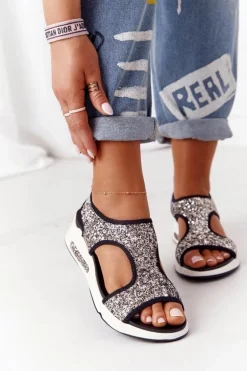 Wsuwane Sandały Na Koturnie Srebrne Z Brokatem Zoey