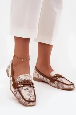 Wzorzyste Mokasyny Loafersy Damskie Z Ozdobnym Elementem Beżowo-Brązowe Evelora