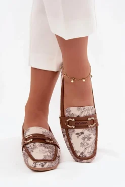 Wzorzyste Mokasyny Loafersy Damskie Z Ozdobnym Elementem Beżowo-Brązowe Evelora