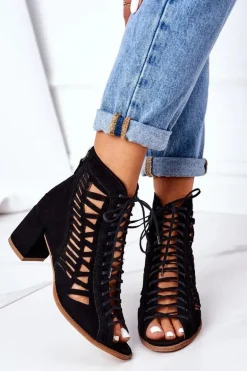 Zamszowe Ażurowe Botki Maciejka 04040-01 Czarne