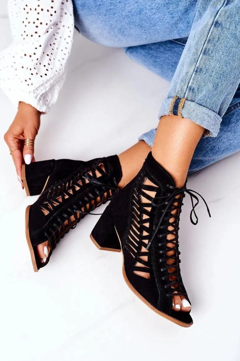 Zamszowe Ażurowe Botki Maciejka 04040-01 Czarne