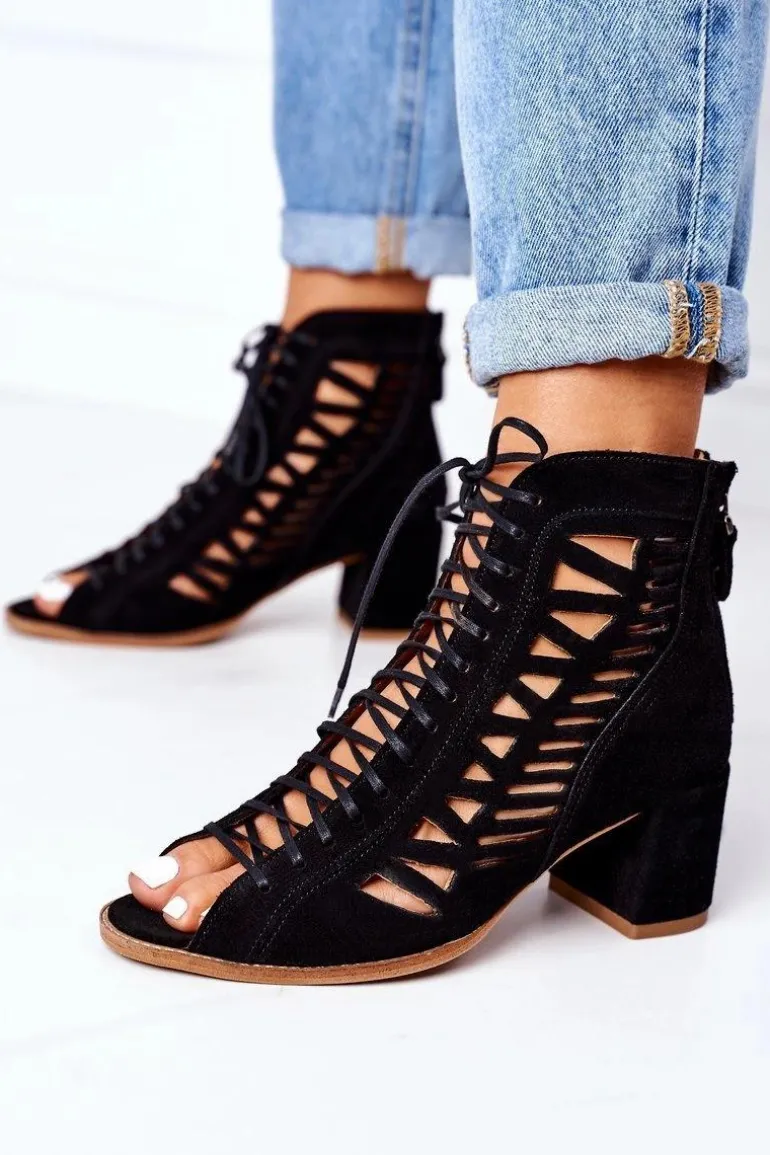 Zamszowe Ażurowe Botki Maciejka 04040-01 Czarne