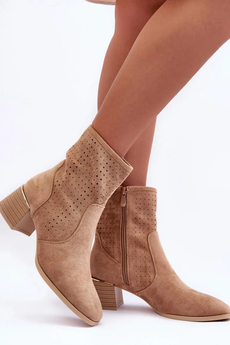 Zamszowe Ażurowe Botki Na Obcasie Ciemnobeżowe Perale