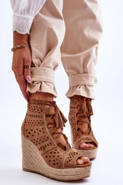 Zamszowe Ażurowe Botki Na Koturnie Camel Berthe