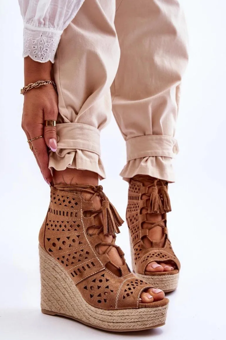 Zamszowe Ażurowe Botki Na Koturnie Camel Berthe