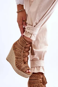 Zamszowe Ażurowe Botki Na Koturnie Camel Berthe