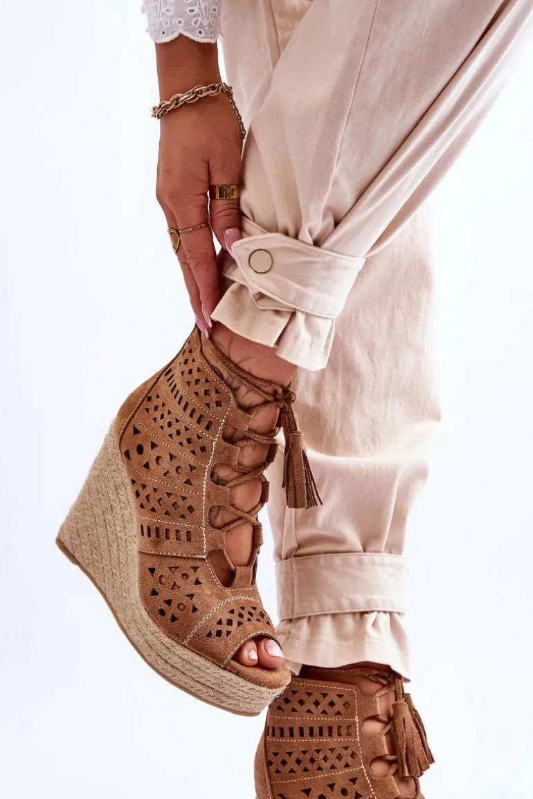 Zamszowe Ażurowe Botki Na Koturnie Camel Berthe