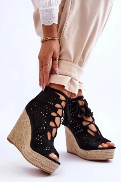 Zamszowe Ażurowe Botki Na Koturnie Czarne Berthe