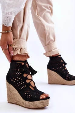 Zamszowe Ażurowe Botki Na Koturnie Czarne Berthe