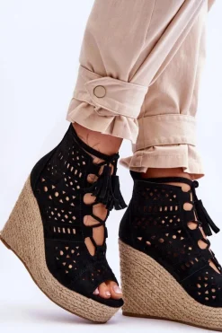 Zamszowe Ażurowe Botki Na Koturnie Czarne Berthe