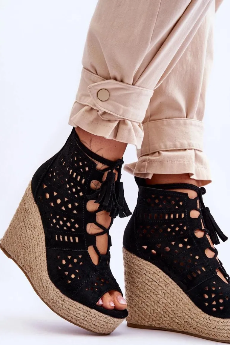 Zamszowe Ażurowe Botki Na Koturnie Czarne Berthe