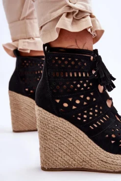 Zamszowe Ażurowe Botki Na Koturnie Czarne Berthe