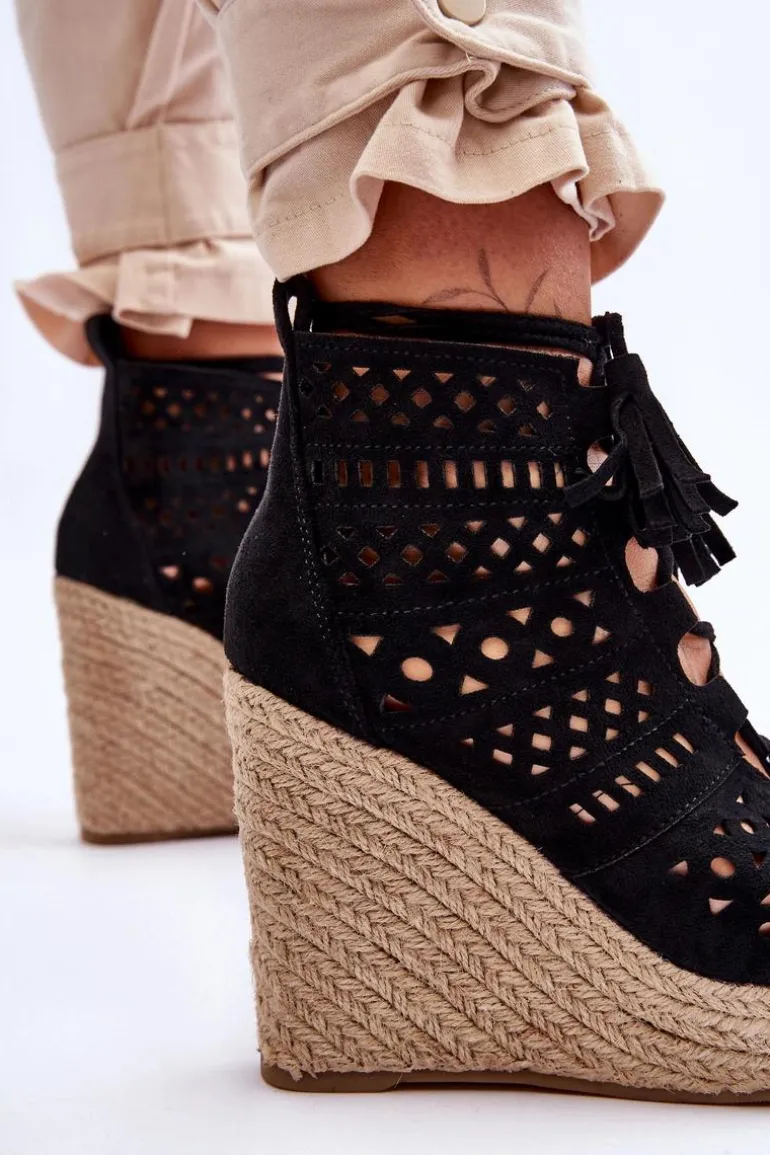 Zamszowe Ażurowe Botki Na Koturnie Czarne Berthe