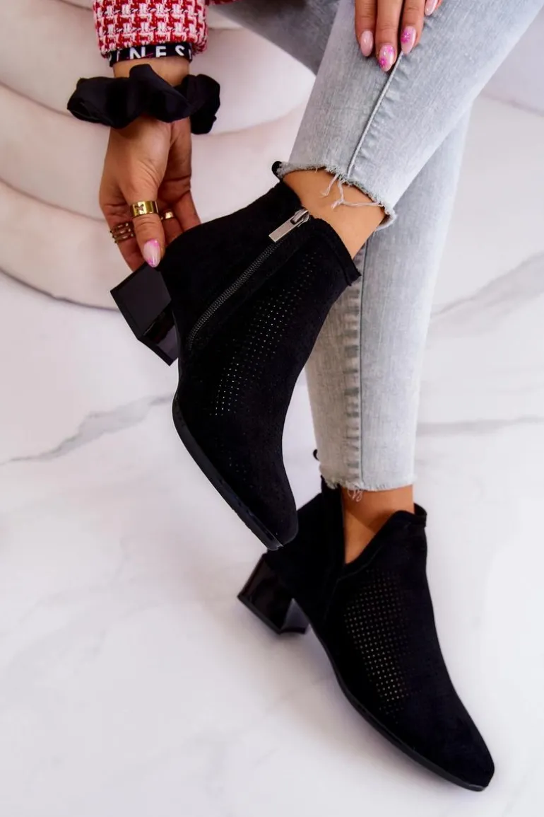 Zamszowe Botki Ażurowe Z Wycięciem Czarne Carine