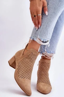 Zamszowe Botki Ażurowe Z Wycięciem Na Obcasie Beżowe Blakely