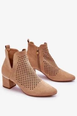 Zamszowe Botki Ażurowe Z Wycięciem Na Obcasie Beżowe Blakely
