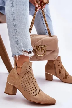Zamszowe Botki Ażurowe Z Wycięciem Na Obcasie Beżowe Blakely