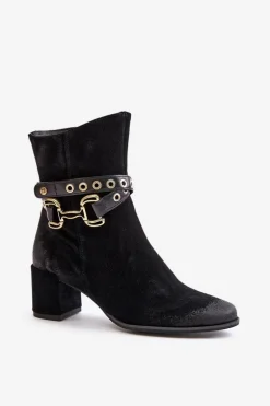 Zamszowe Botki Damskie Na Słupku Z Ozdobnym Paskiem Maciejka 06679-01 Czarne