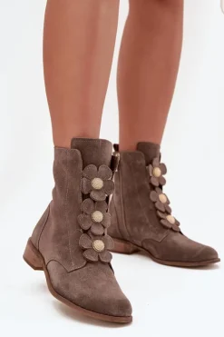 Zamszowe Botki Damskie Z Ozdobnymi Kwiatkami Zazoo 3085 Ciemnobeżowe