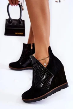 Zamszowe Botki Na Koturnie Krokodyli Wzór Czarne Alda