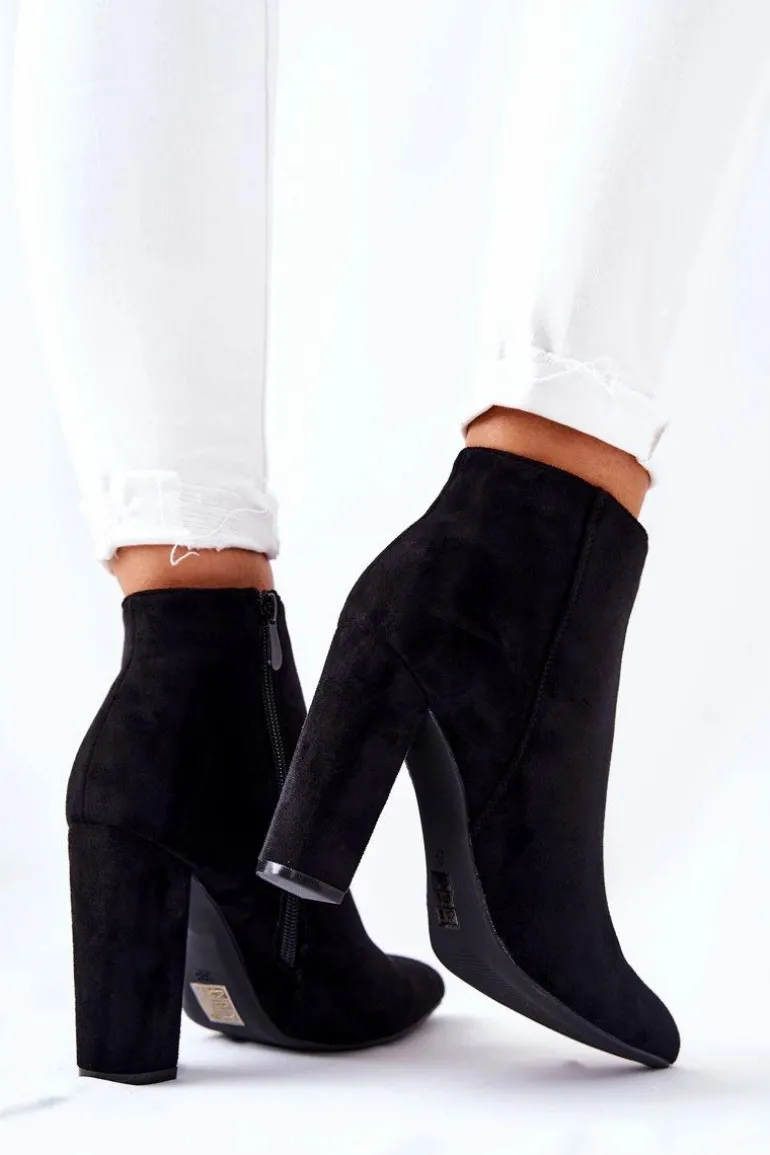 Zamszowe Botki Na Słupku Czarne Rinasa