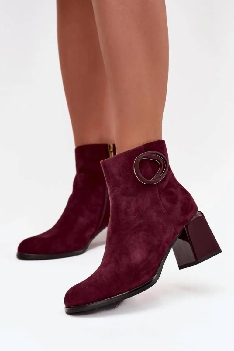 Zamszowe Botki Na Słupku Ocieplane Z Ozdobnym Detalem Artiker 57C0016 Bordowe