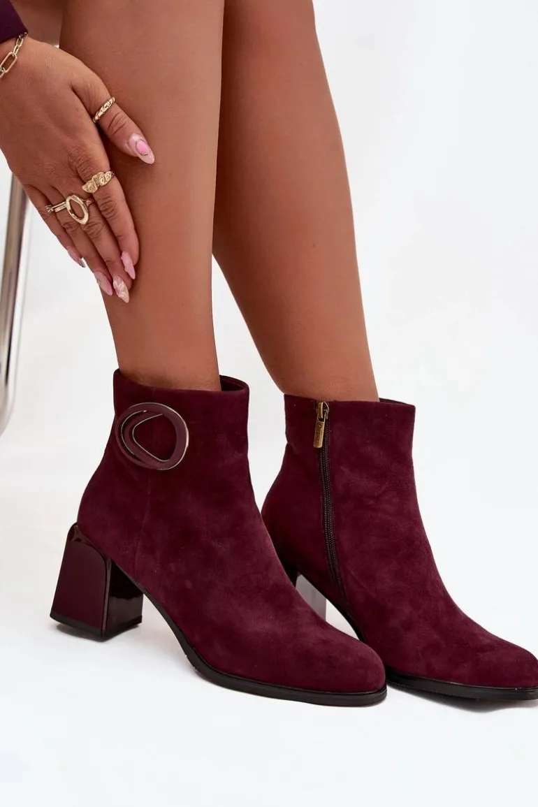 Zamszowe Botki Na Słupku Ocieplane Z Ozdobnym Detalem Artiker 57C0016 Bordowe