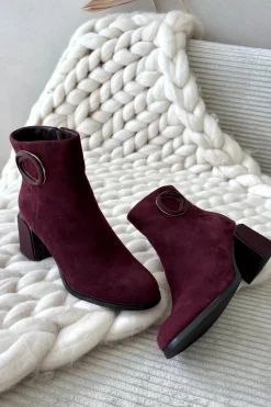 Zamszowe Botki Na Słupku Ocieplane Z Ozdobnym Detalem Artiker 57C0016 Bordowe