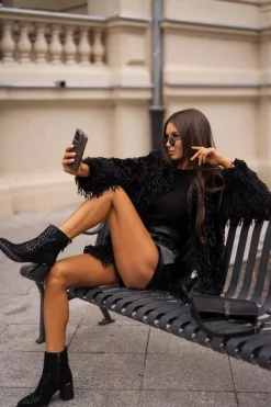 Zamszowe Botki Na Słupku Z Ozdobnym Tłoczeniem D&A CR42-192 Czarne