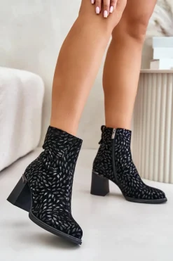 Zamszowe Botki Na Słupku Z Ozdobnym Tłoczeniem D&A CR42-192 Czarne
