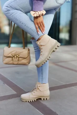 Zamszowe Botki Trapery Wiązane Jasnobeżowe Dalles