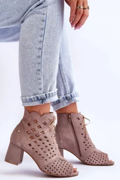 Zamszowe Botki W Ażurowy Wzór Maciejka 05966-10 Ciemnobeżowe