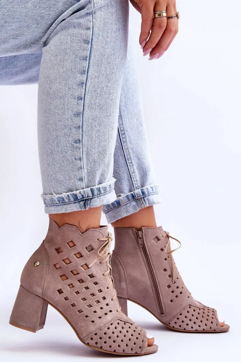 Zamszowe Botki W Ażurowy Wzór Maciejka 05966-10 Ciemnobeżowe