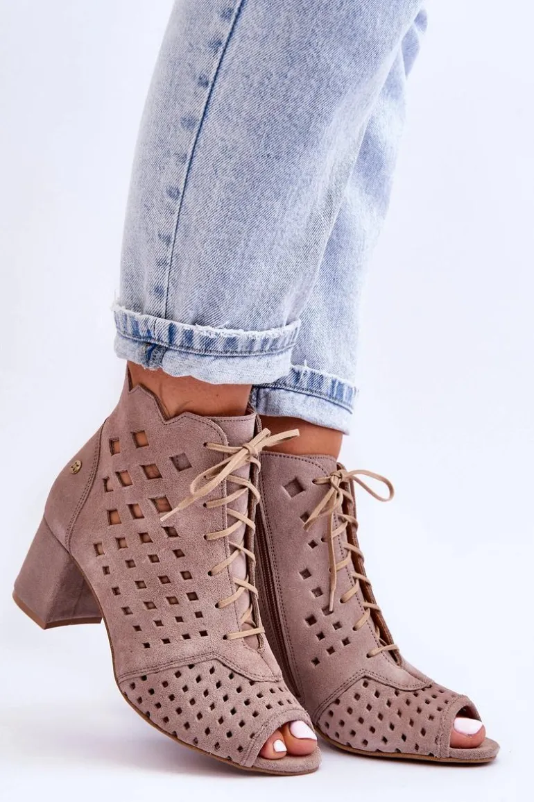 Zamszowe Botki W Ażurowy Wzór Maciejka 05966-10 Ciemnobeżowe