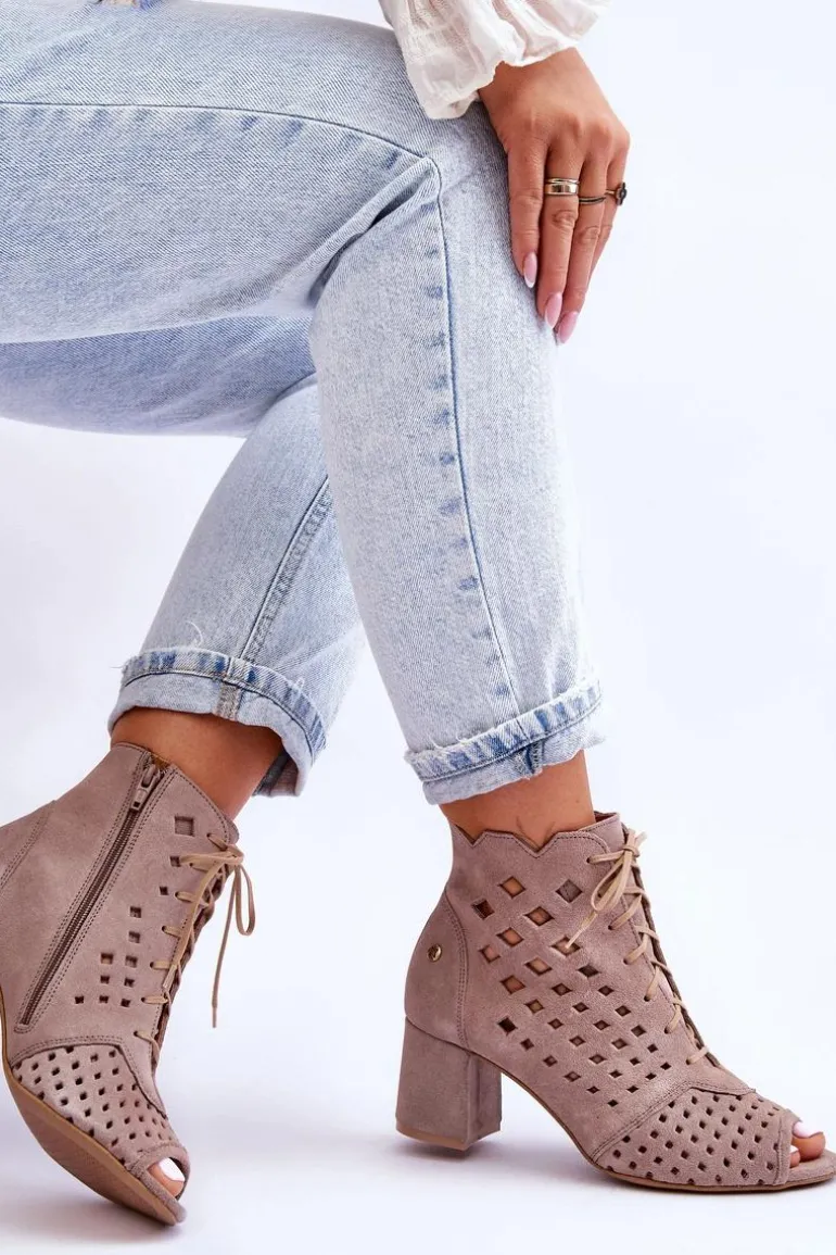 Zamszowe Botki W Ażurowy Wzór Maciejka 05966-10 Ciemnobeżowe