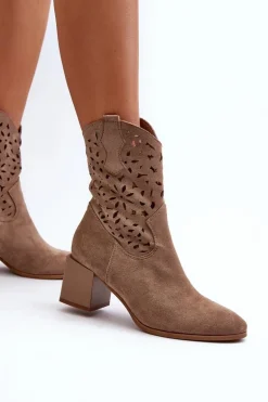 Zamszowe Botki Z Ażurową Cholewką Na Klocku Ciemnobeżowe Irvelame
