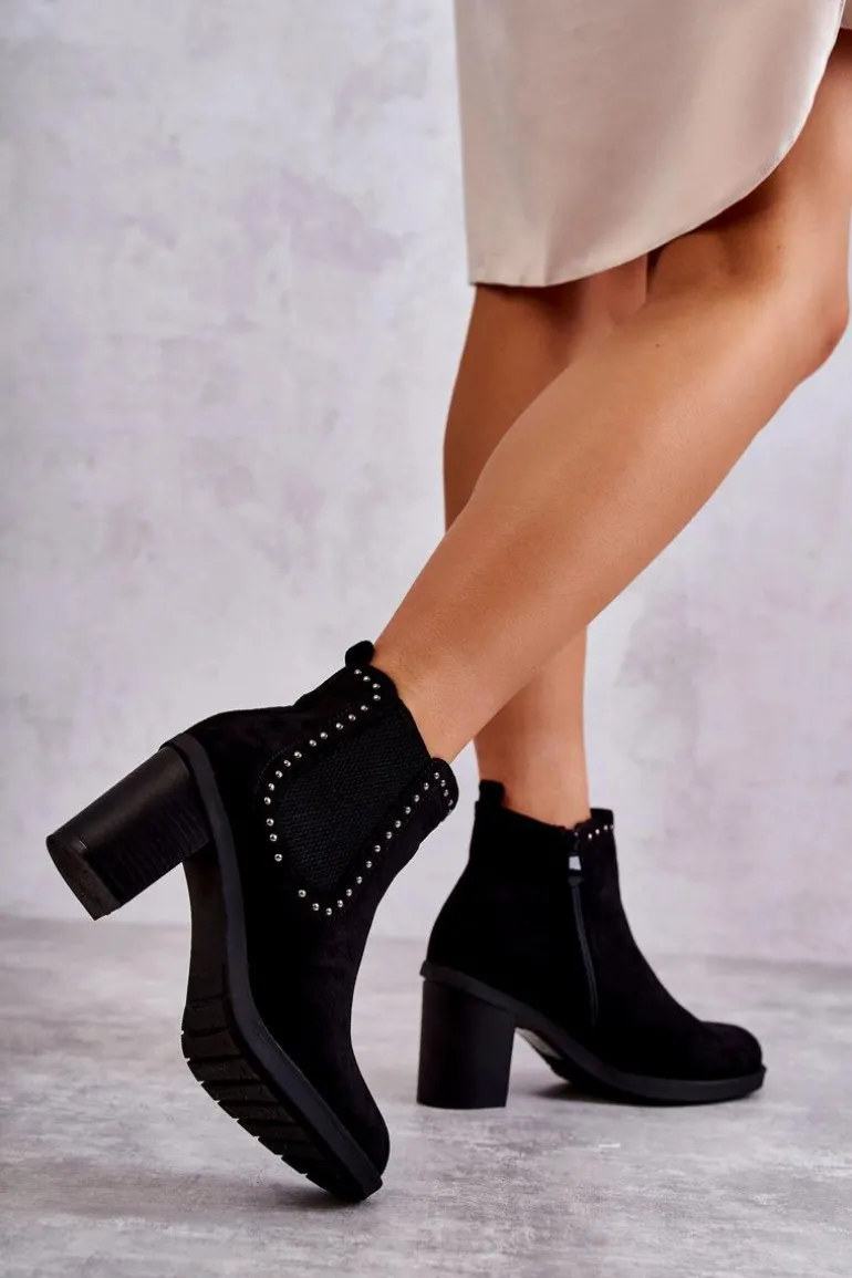 Zamszowe Botki Z Ćwiekami Na Słupku Czarne Cambia