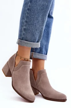 Zamszowe Botki Z Wycięciami Na Obcasie Jasnobeżowe Dalros