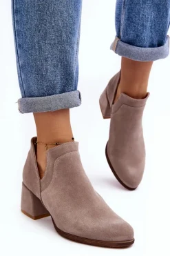 Zamszowe Botki Z Wycięciami Na Obcasie Jasnobeżowe Dalros