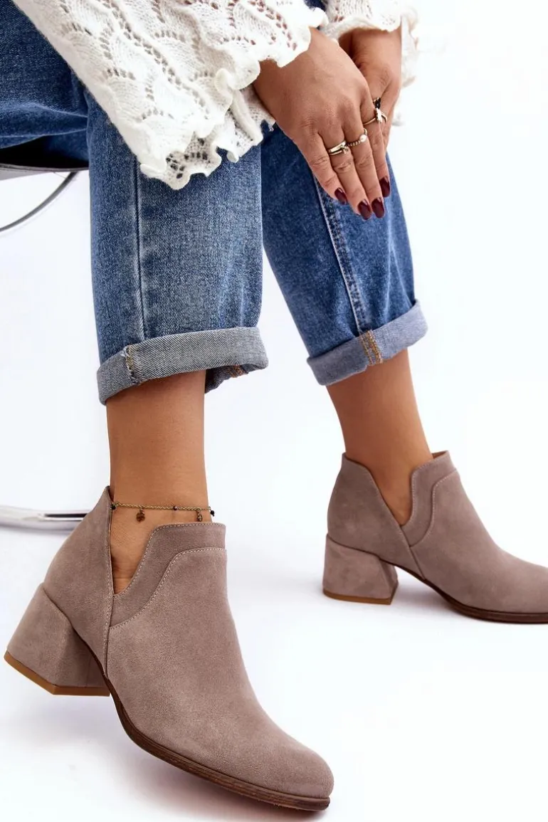 Zamszowe Botki Z Wycięciami Na Obcasie Jasnobeżowe Dalros
