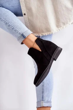 Zamszowe Botki Z Wycięciami Na Płaskim Obcasie Czarne Henriette