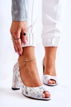 Zamszowe Czółenka W Kwiaty Beżowe Kellany