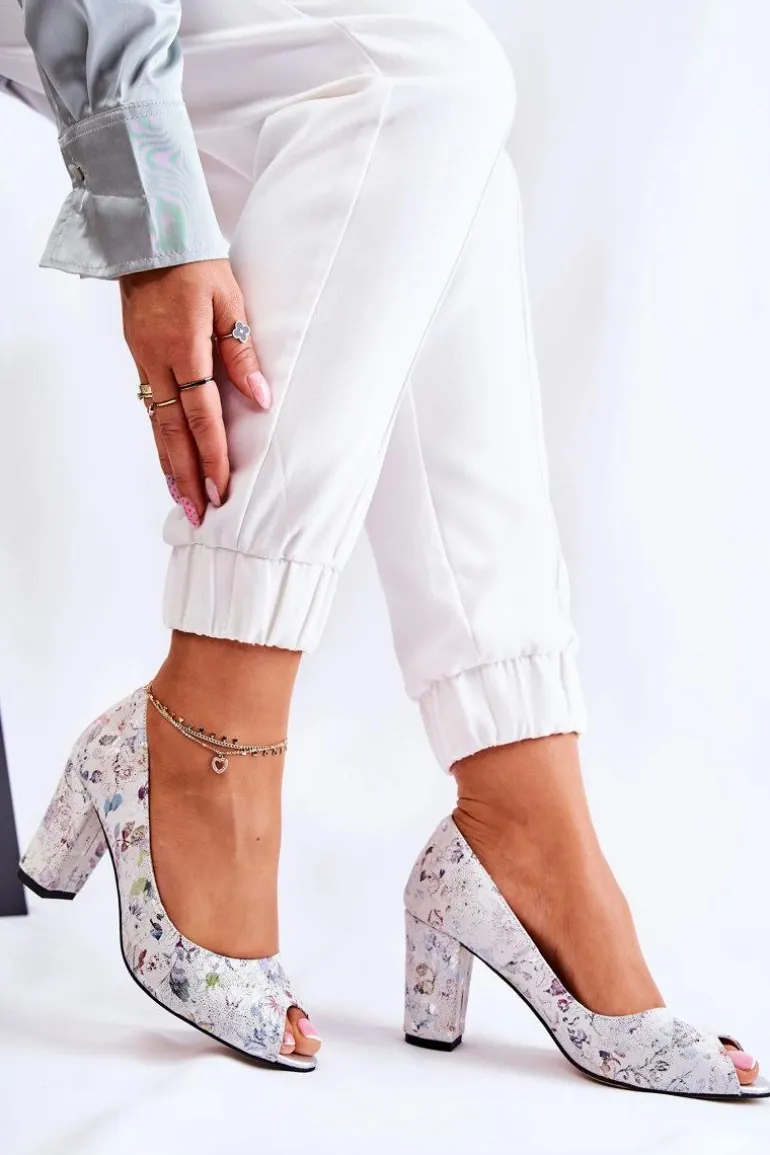 Zamszowe Czółenka W Kwiaty Beżowe Kellany