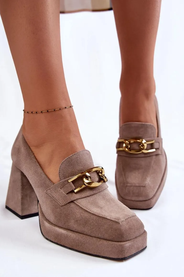 Zamszowe Czółenka Z Ozdobnym Łańcuchem Laura Messi 2444 Jasnobrązowe