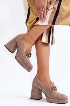 Zamszowe Czółenka Z Ozdobnym Łańcuchem Laura Messi 2444 Jasnobrązowe