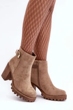 Zamszowe Damskie Botki Na Słupku Z Ozdobą Beżowe Menoria